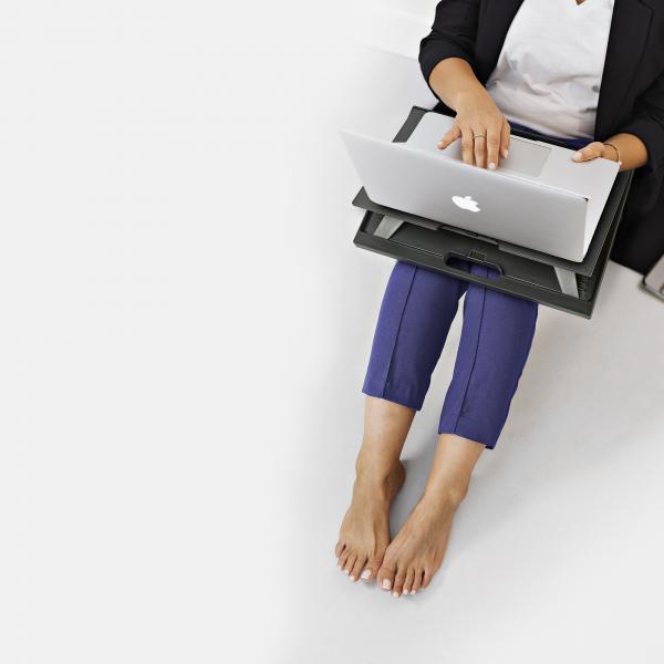 SOPORTE DE PORTATIL NGS LAPNEST HASTA 15,6" CON BASE ACOLCHADA