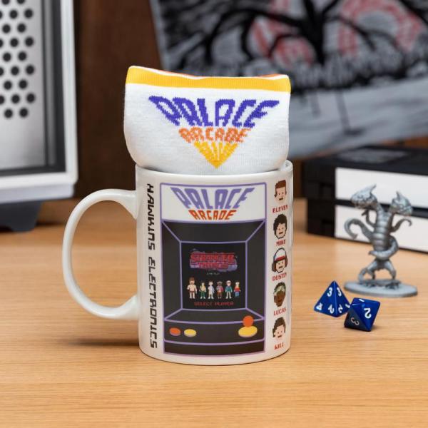 Set De Taza Y Calcetines Stranger Things