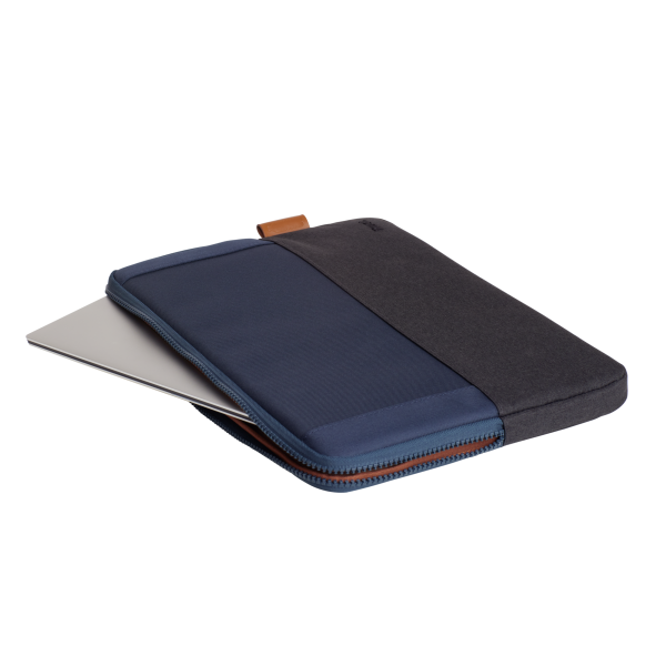 Funda Tablet Trust Lisboa 25123 Soft Sleeve Color Negro/azul - Para Tablets/portatiles Hasta 13.3