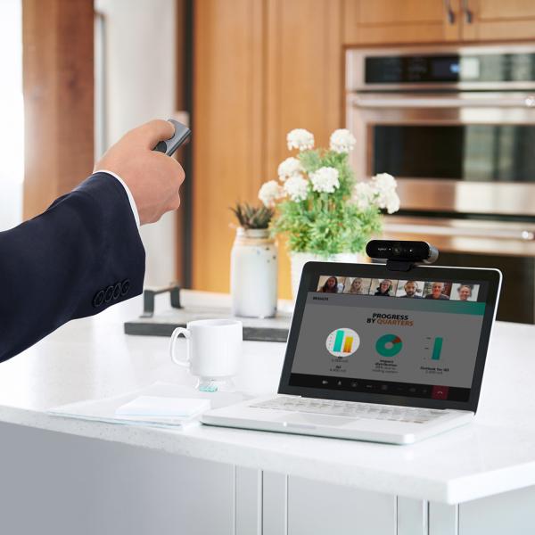 Mando Wireless Inalambrico Logitech Spotlight - Universal - Operativo Hasta 30m - Oro