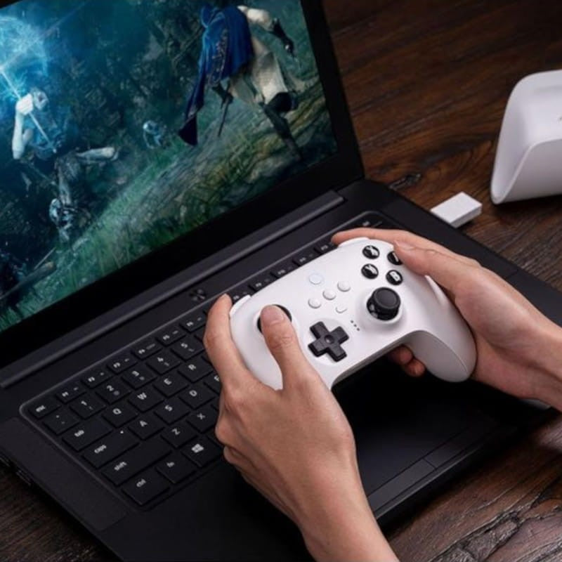Gamepad 8BitDo Ultimate Bluetooth/2.4G con base de carga Blanco - Mando para Nintendo Switch/Smartphone/PC