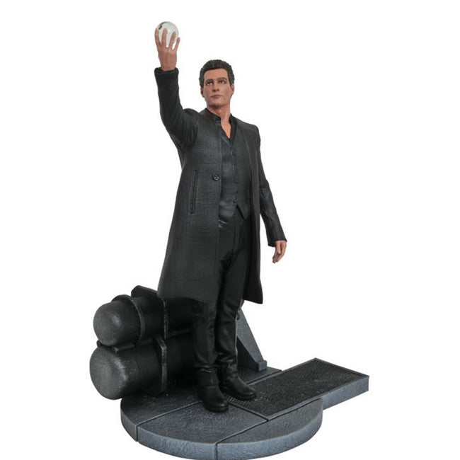 Figura Diamond Collection La Torre Oscura El Hombre De Negro 25 Cm Gallery Pvc Hover Image