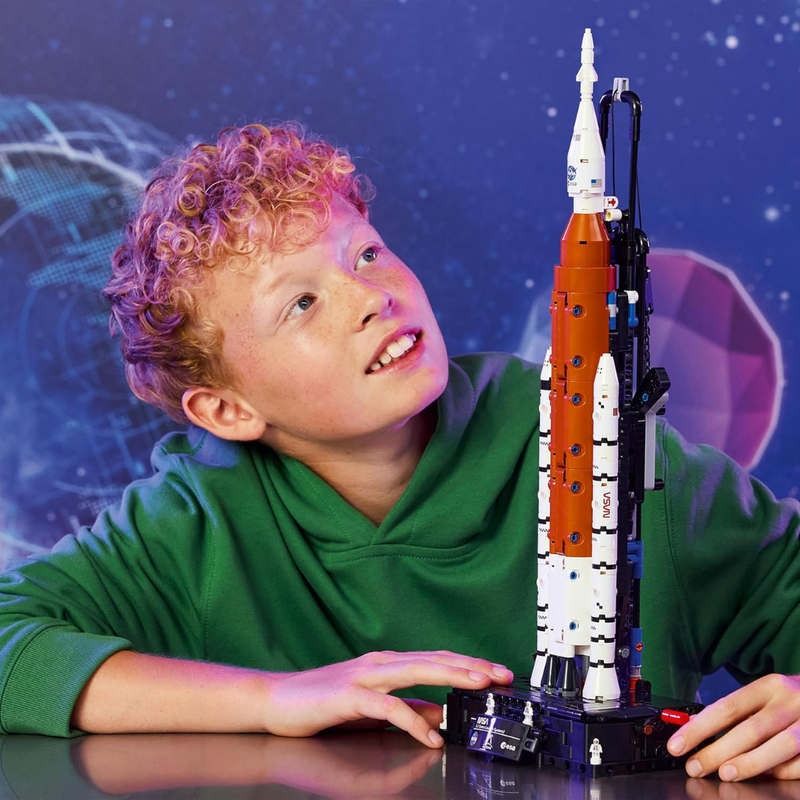 Lego technic - cohete del sistema de lanzamiento espacial nasa artemis