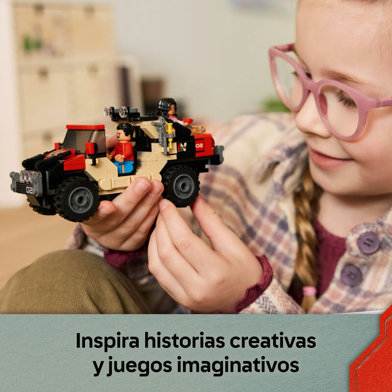 Lego jurassic world  huida en todoterreno y raptor al acecho
